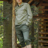 Stojaci, opretý, hľadiaci...