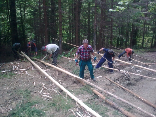 Príprava lát na nové sedačky ku kukurici