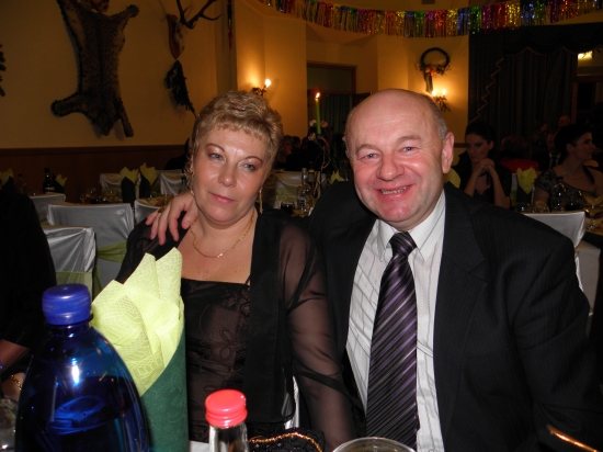 Strýko AKIM s polovičkou na plese v Herľanoch