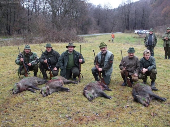 Úspešní lovci na spoločnej poľovačke