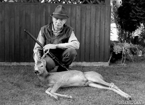 starý otec s úlovkom