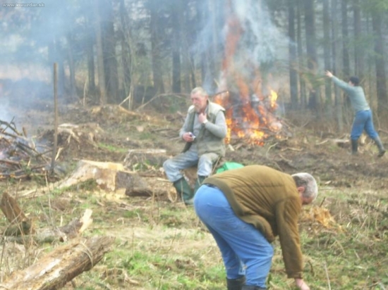 Pálení klestu pro obec Radenín