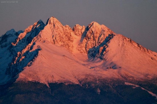 Lomnický štít pri východe slnka