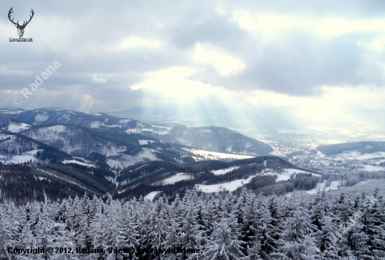 Zasněženo, oblačno, místy slunečno..
