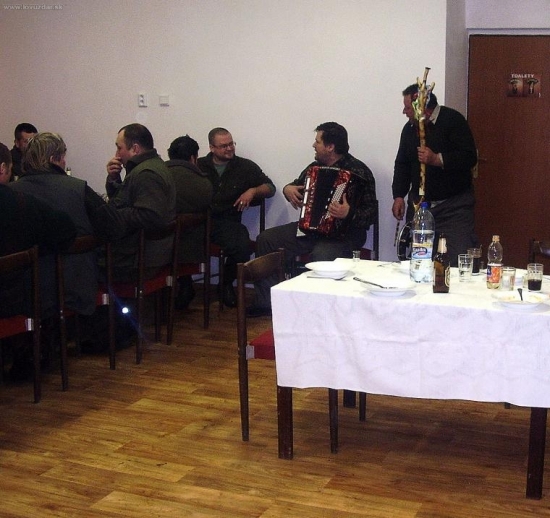 po guľáši - a zábava môže začať, čuhája...