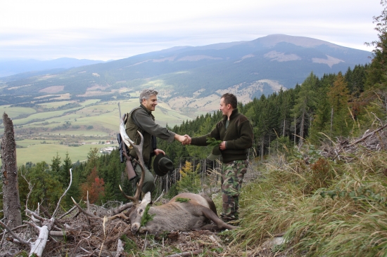 Kráľova hoľa s pýchou sa na nás diva...