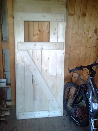 Už máme aj dvere :)