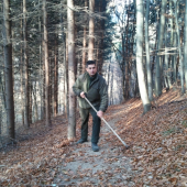 Pekný deň treba využiť na údržbu poľovnickeho chodníka