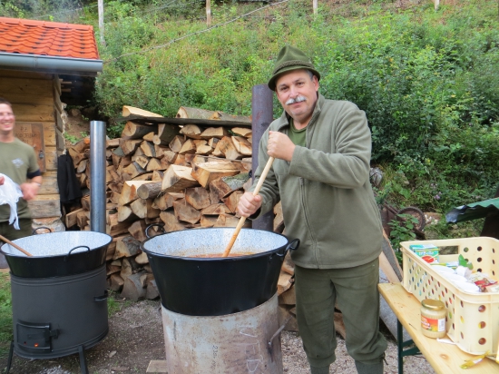 Príprava perkeltu na poľovnícky deň