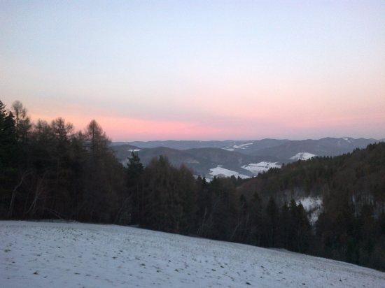 pod hrebenom karpát vyhlad na javorníki