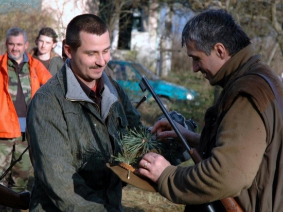 Odovzdávanie zálomku Slavovi, úspešnému strelcovi
