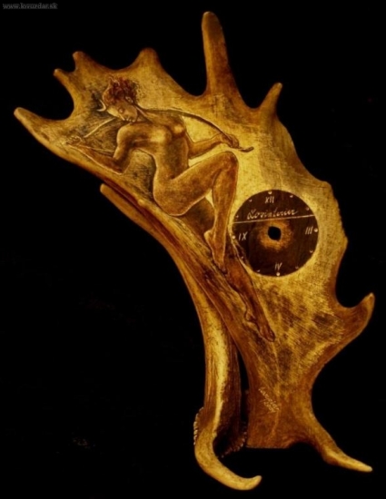 Diana napíná tětivu - hodiny bez ručiček