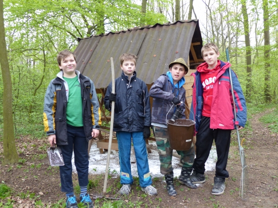 Poštolky čistily krmelce