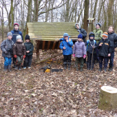 Po týdnu jsme opravili krmelec na který nám spadl strom