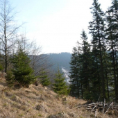 hore je snehu ešte dosť