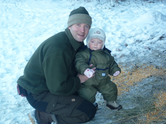 Moja začínajúca poľovníčka. Prikrmujeme...