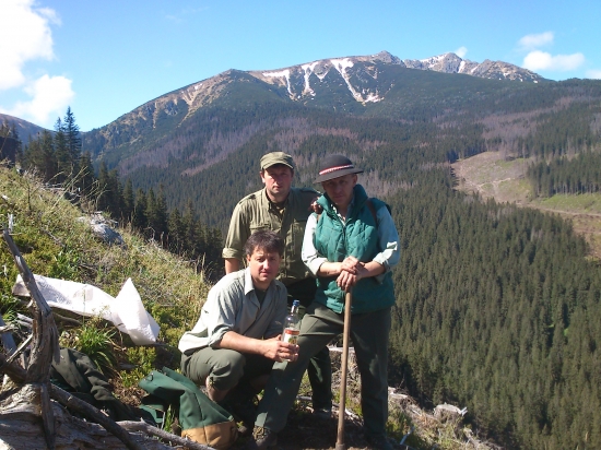 vybornici PZ Svatojanska dolina - sadenie stromcekov