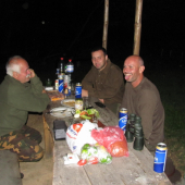 tradičné posedenie s priateľmi pri ,,dubovom stole,, :)