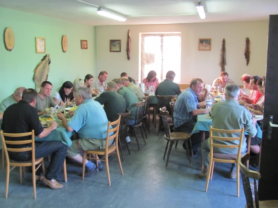 tradičné posedenie poľovníkov s rodinami a priateľmi v našom PZ