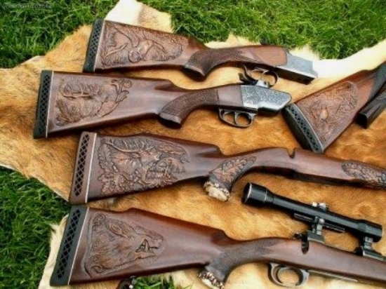 Práca kolegu rezbára.