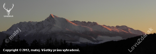 Kriváň pri východe slnka