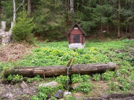 studnička na Čiernej hore