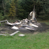 Do štvrtu rána nam zhoreli dve poľovnícke chaty pripravené pre hostí na poľovačku t