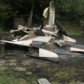 Do štvrtu rána nam zhoreli dve poľovnícke chaty pripravené pre hostí na poľovačku