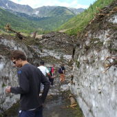 Po páde lavíny ešte teraz tolko snehu..