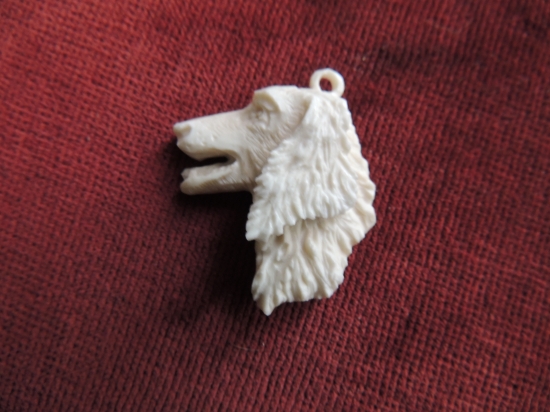 přívěsek hovězí kost