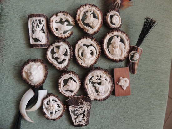 bola ,přívěsky a ozdoby na klobouk