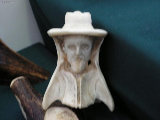 myslivec-první krční jelení obratel