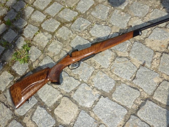 tomu co míří z levé strany