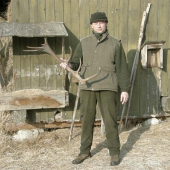 Skalo a jeho stastie pri prikrmovani.