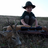 Zamyslenie mladeho jagra nad ulovkom...