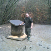 diviaky si z krmoviska spravili bahnisko