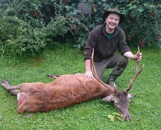 augustový..