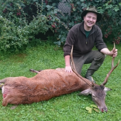 augustový..