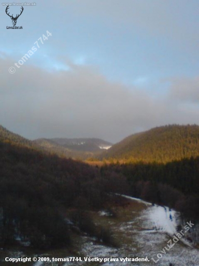 Nad Donovalmi sa zatahuje asi ide snezit