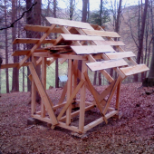 Stavba nového zásobníkového krmelca pred