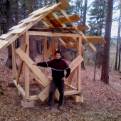 Nový zásobníkový krmelec