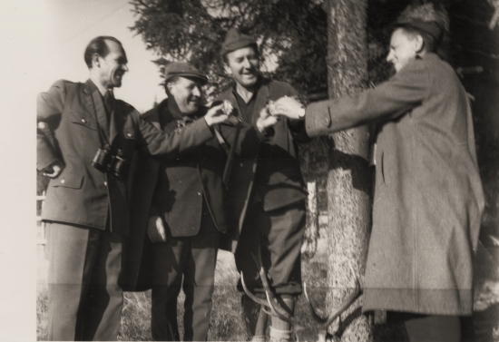 Ľavou sa pripíja na Lovu zdar...