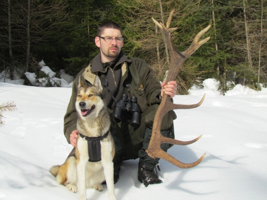 Známy z kalištia zhodil