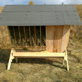 Krmelec pre srnciu na mieste