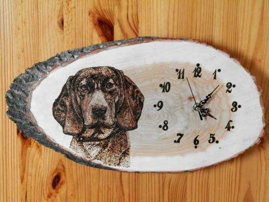 Vypaľované hodiny s bavorským farbiarom