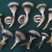 Niečo na výzdobu klobúkov.