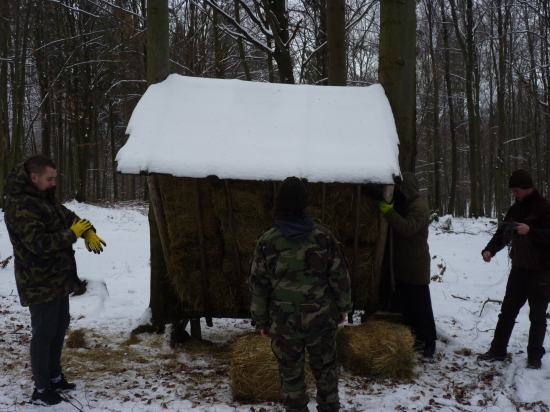 Uz to pomaly zacina , prikrmovanie a staranie sa o zver...