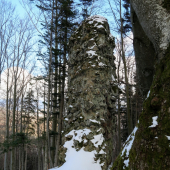 Skalná veža s okienkom