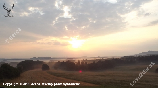 Krajina v ranním oparu.