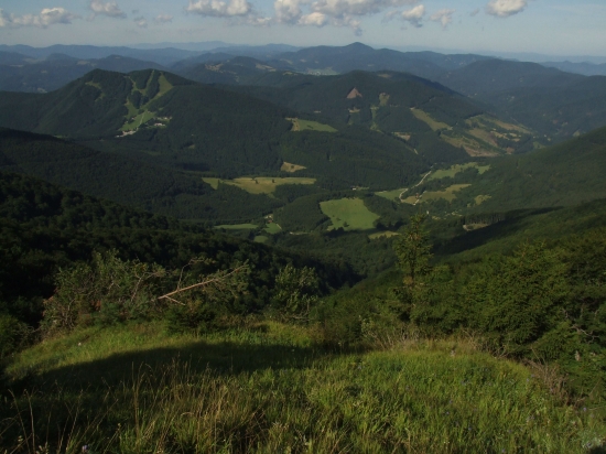 Pohľad z Kľaku smerom na Fačkovské sedlo